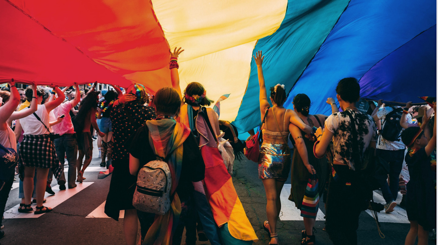 Personnes défilant au cours d'une "Gay pride"