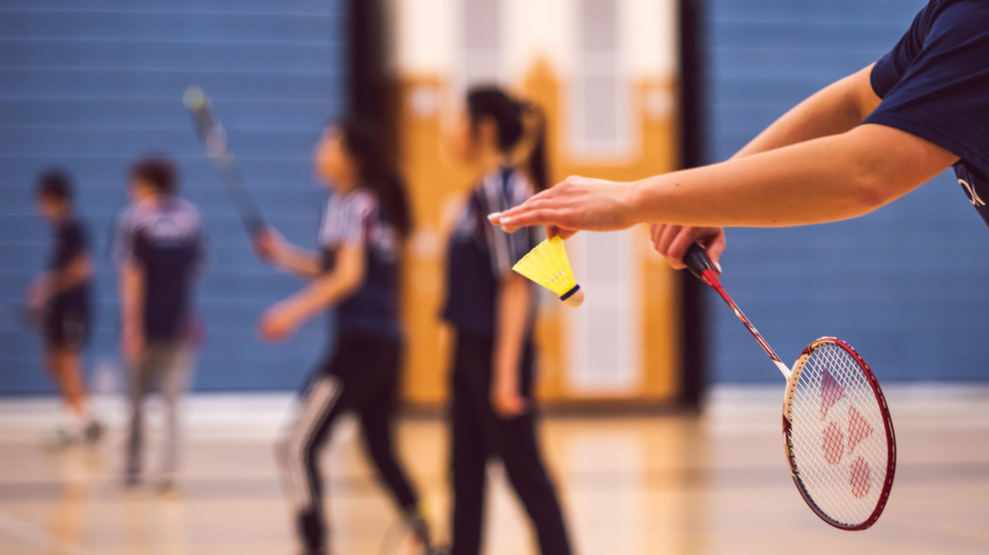 Des jeunes en séance sportive.