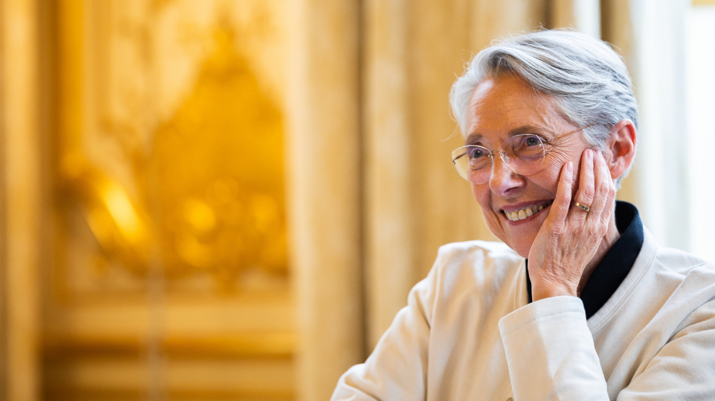 La Première ministre, Élisabeth Borne, s'entretient avec le magazine « Elle », le 22 février 2023, à l'Hôtel de Matignon, à Paris.