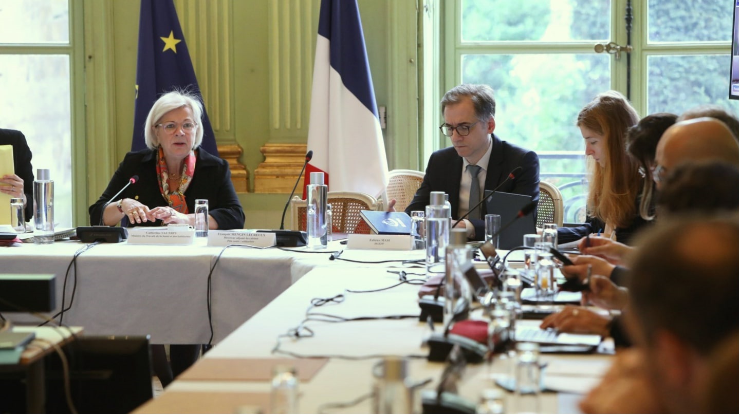 La ministre Catherine Vautrin présidant le premier Comité national pour l'emploi.