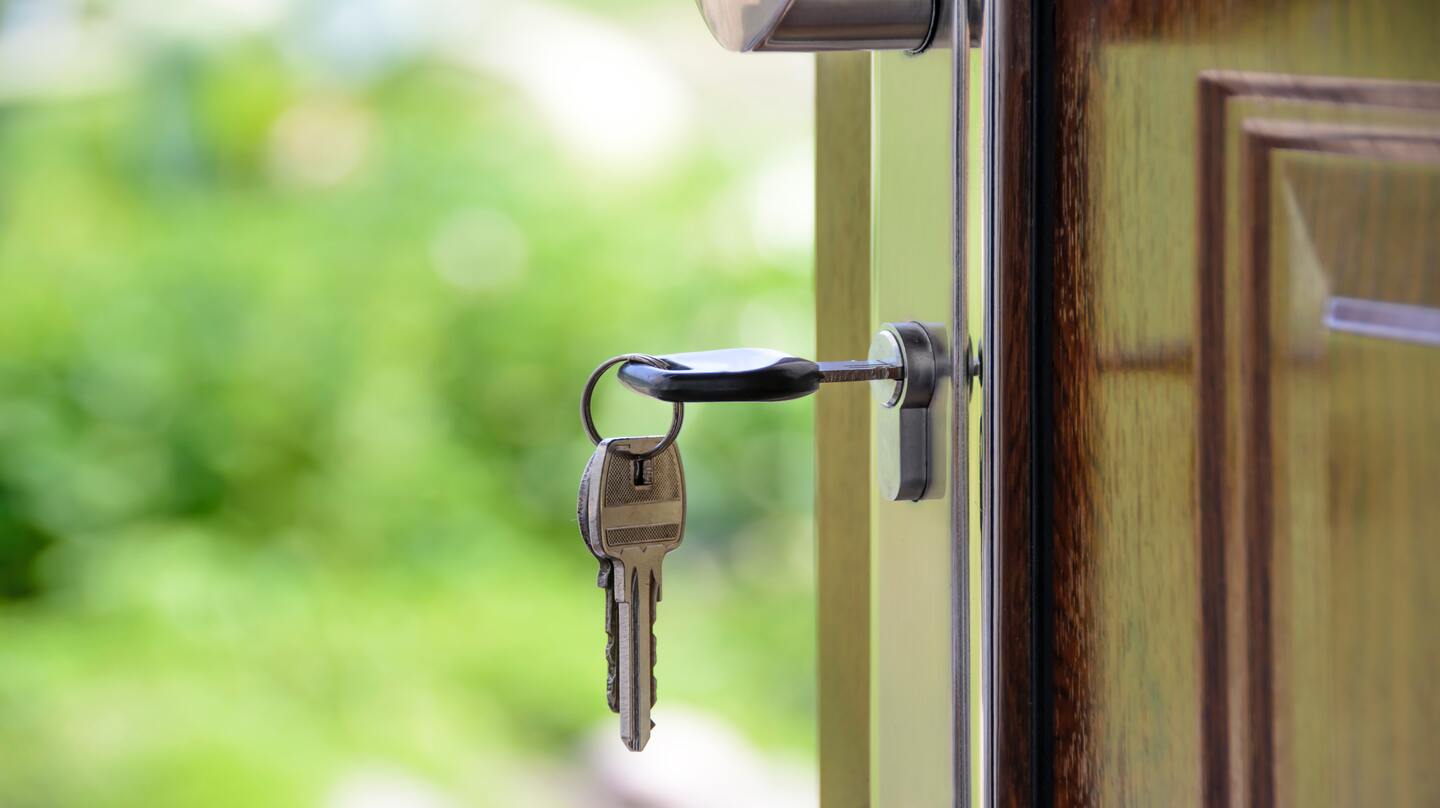 Des clés sur une porte