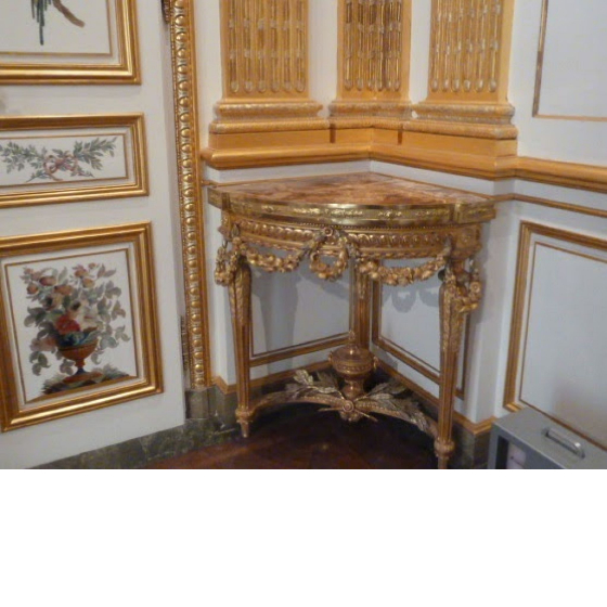 Vue
générale et détail d’une encoignure appartenant au décor original acheté par la
Corcoran gallery.