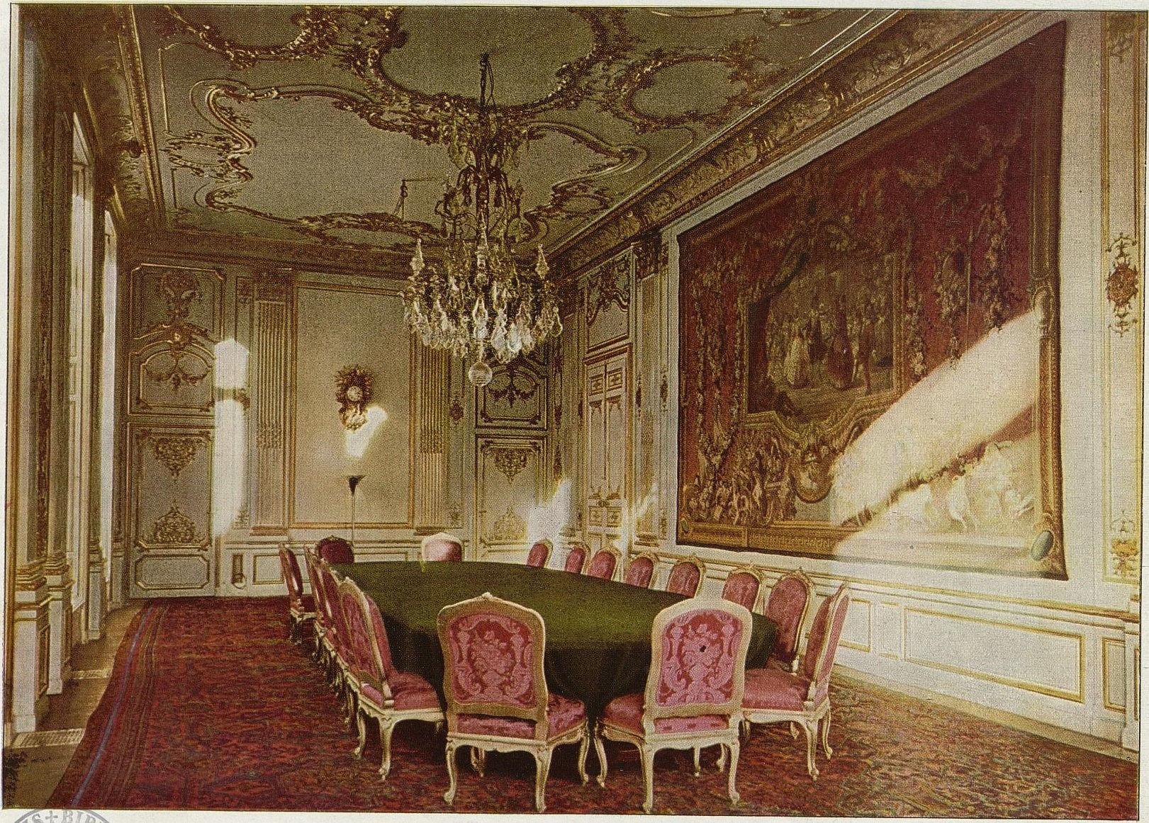La
salle du Conseil en 1935, photographie extrait du journal L’Illustration du 10 août 1935.