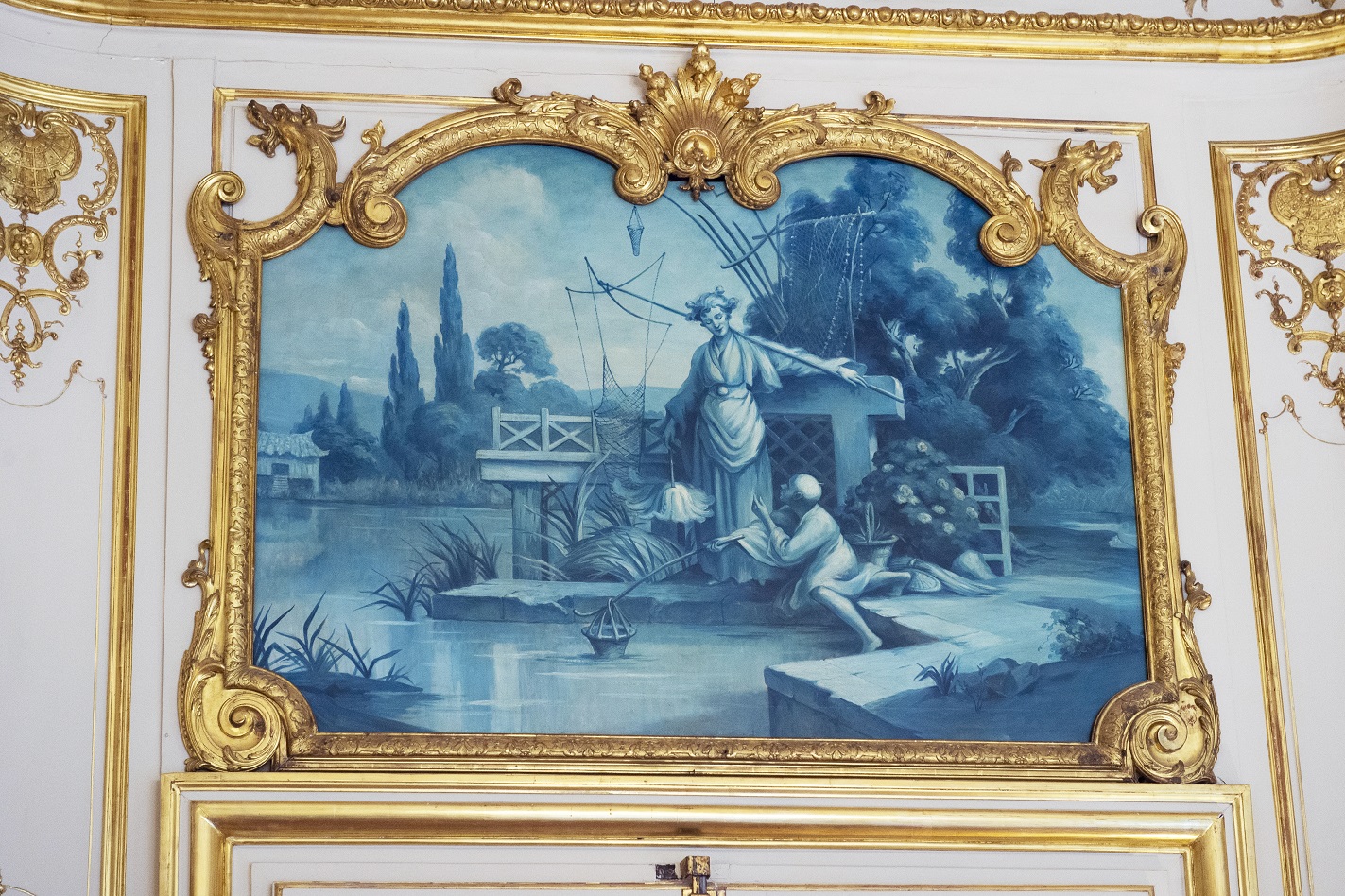 Détail
de l’un des dessus-de-porte, attribué à l’atelier de Christophe Huet.