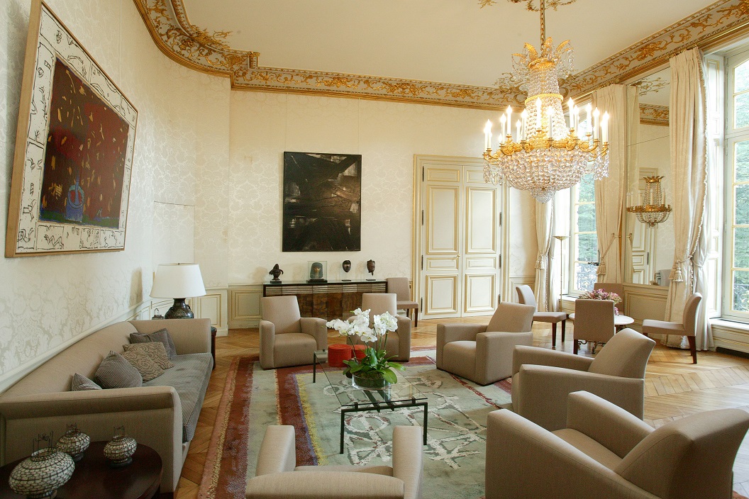 Vue
générale du fumoir, aménagé en salon