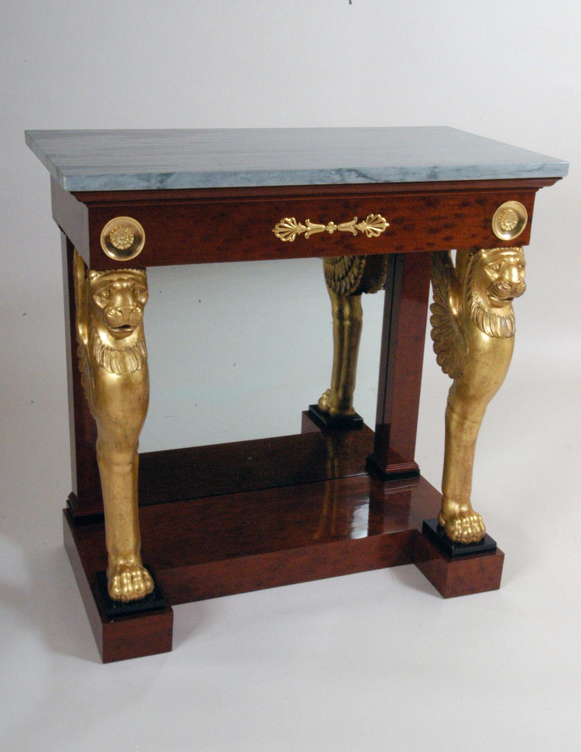 Console de style Empire du XIXe siècle. Collection du Mobilier national.