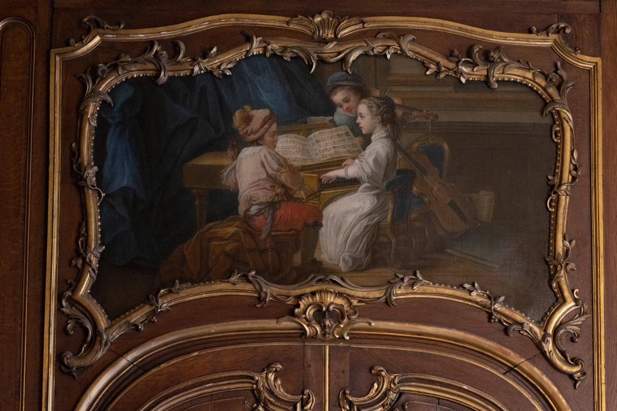Dessus-de-porte
figurant l'allégorie de la musique.