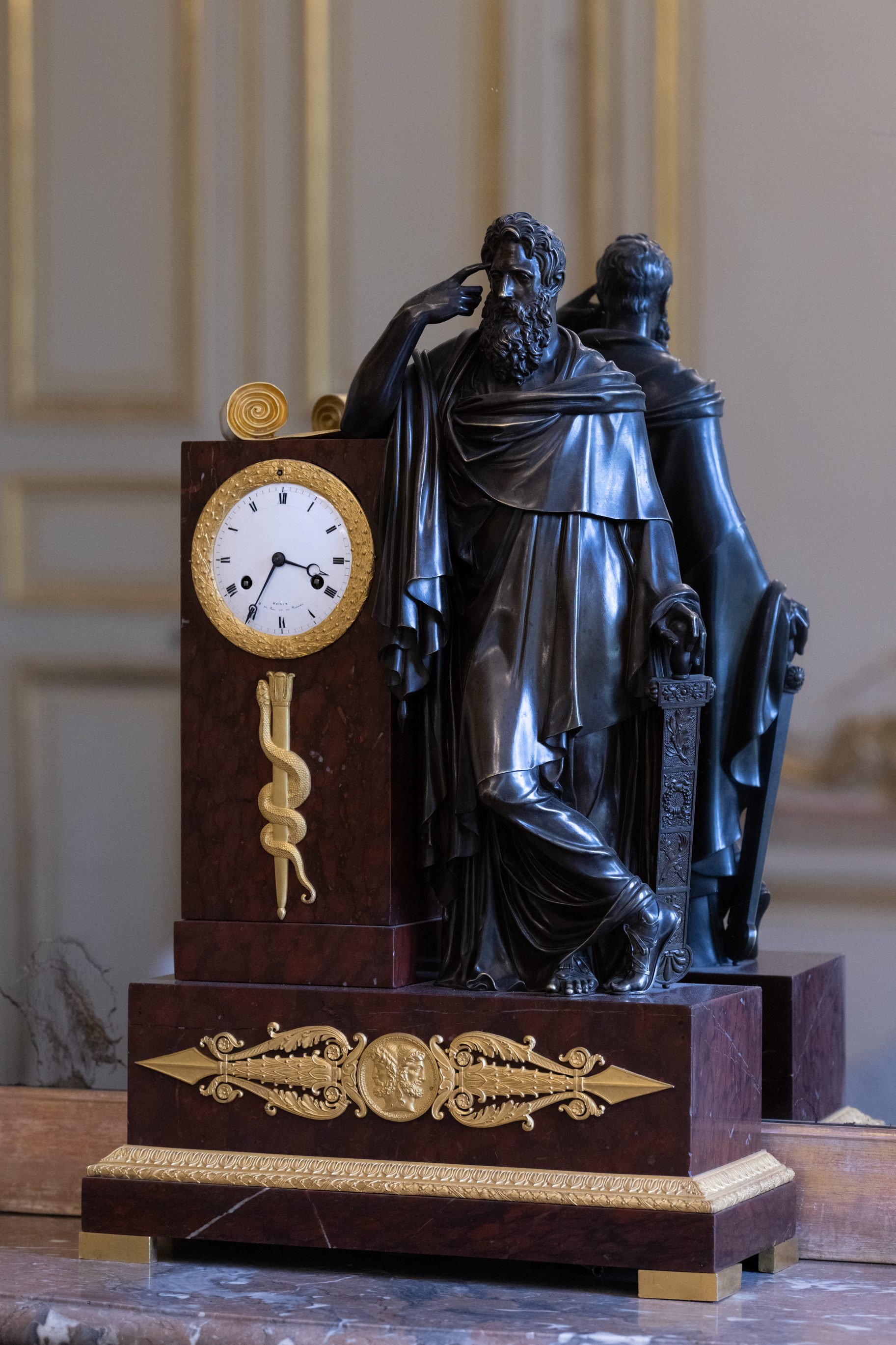 Pendule
de l'horloger Robert Robin, guerrier au repos. Collection du Mobilier national.