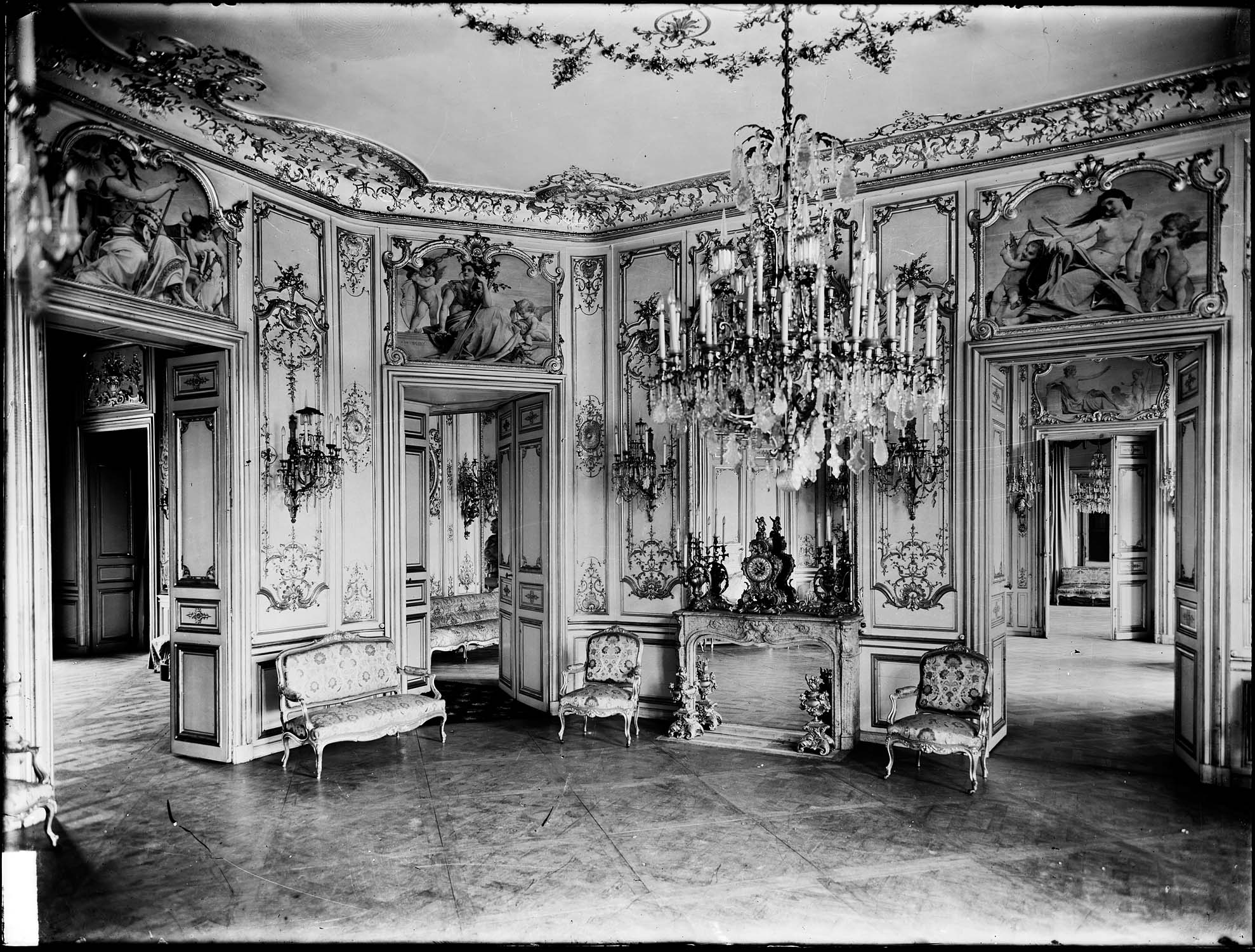Le
salon bleu au début du XXe siècle, à l’époque de l’ambassade
d’Autriche-Hongrie.