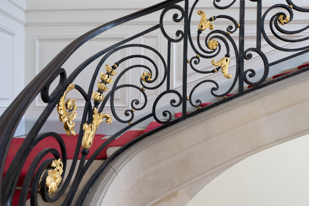 Détail
de la rampe en fer forgé du grand escalier d'honneur.