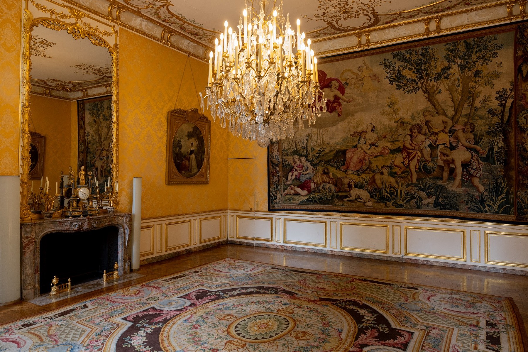 Vue
générale du salon jaune.