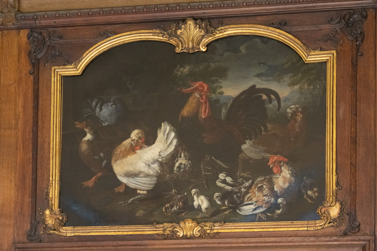 Détail
de l'un des dessus-de-porte illustrant des volailles