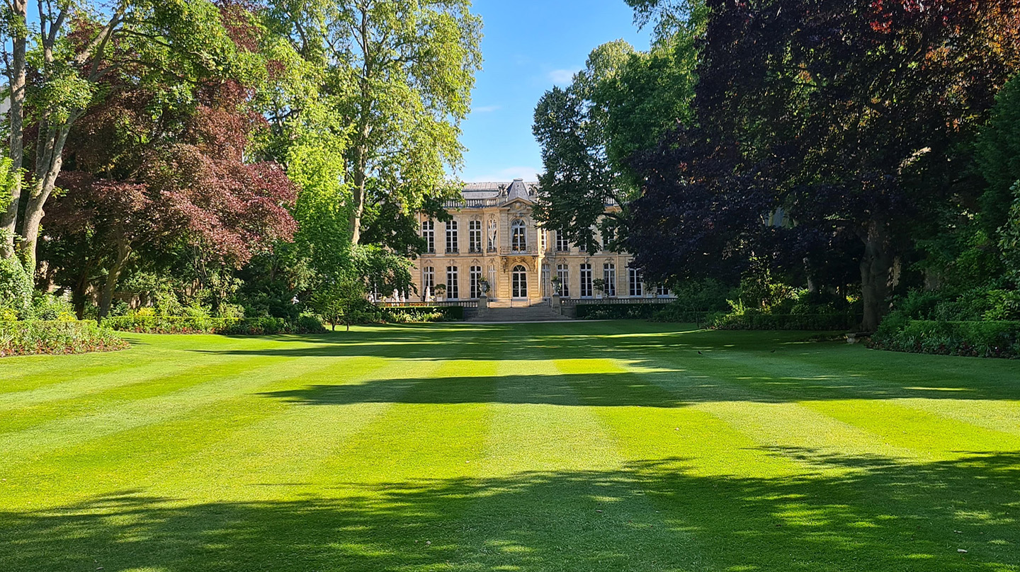 Service photographique de Matignon, Vue sur la façade de Matignon côté jardin