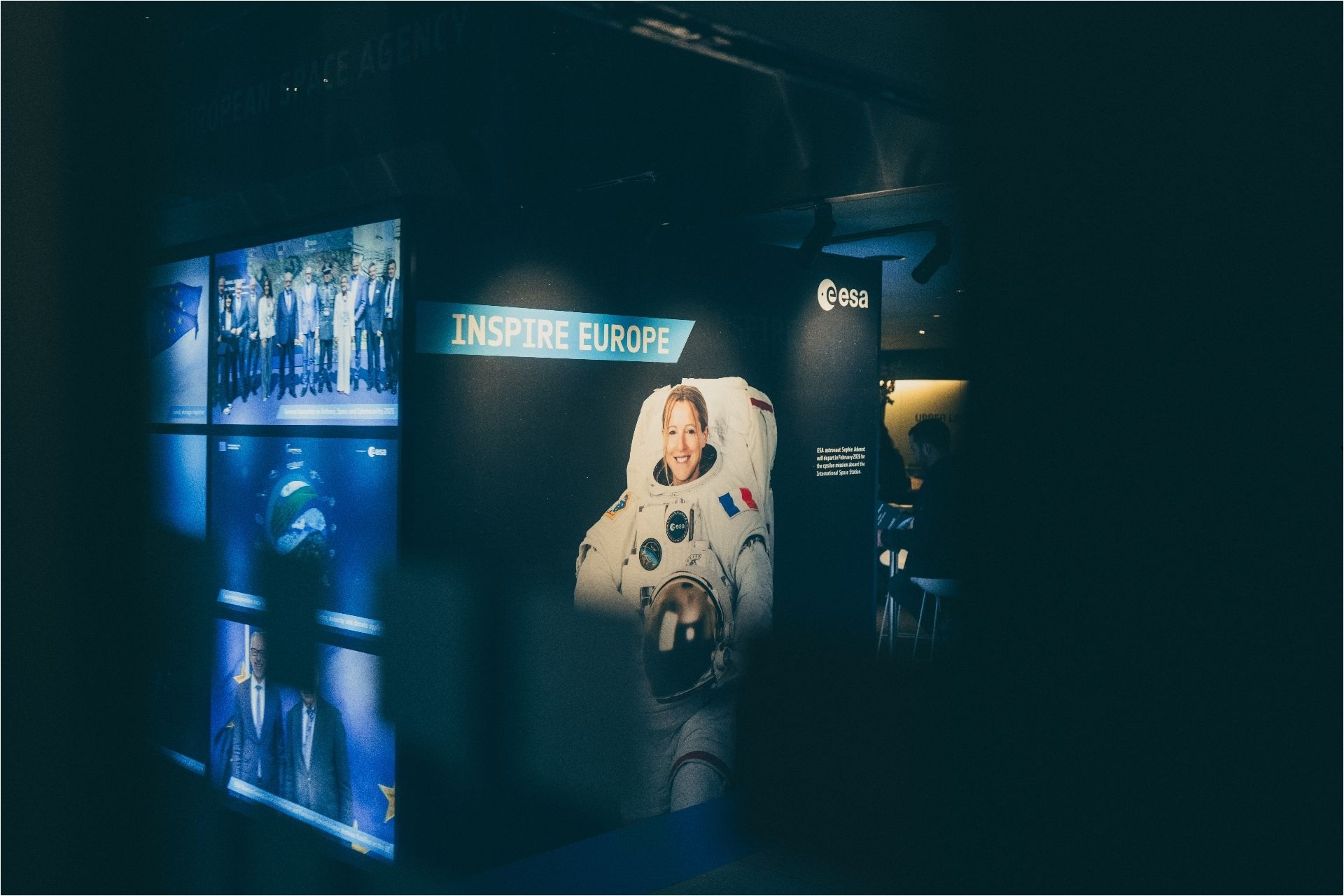 Photo d'un stand de la Conférence spatiale européenne à Bruxelles en janvier 2026.