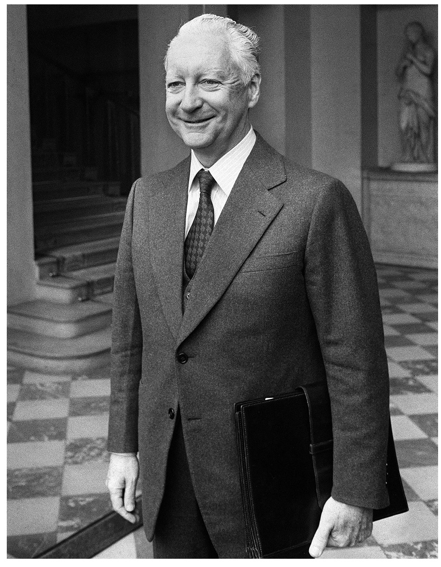 Pierre Messmer arrive à l'Élysée