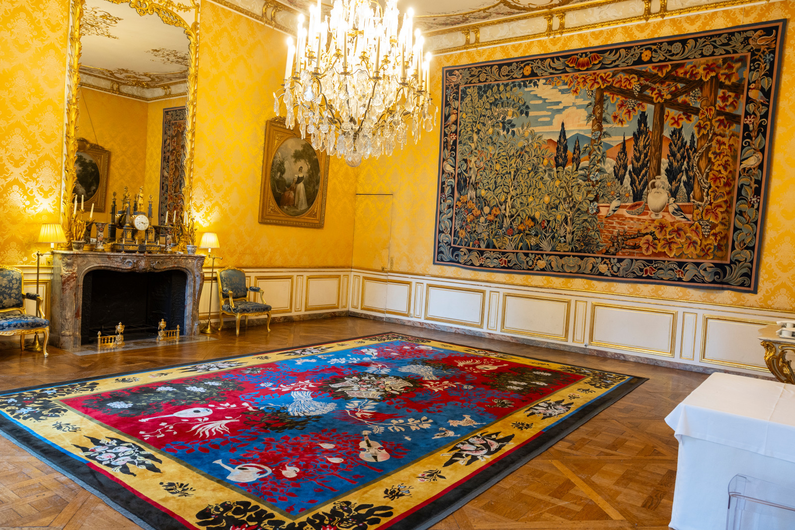 Vue
générale du salon jaune.
