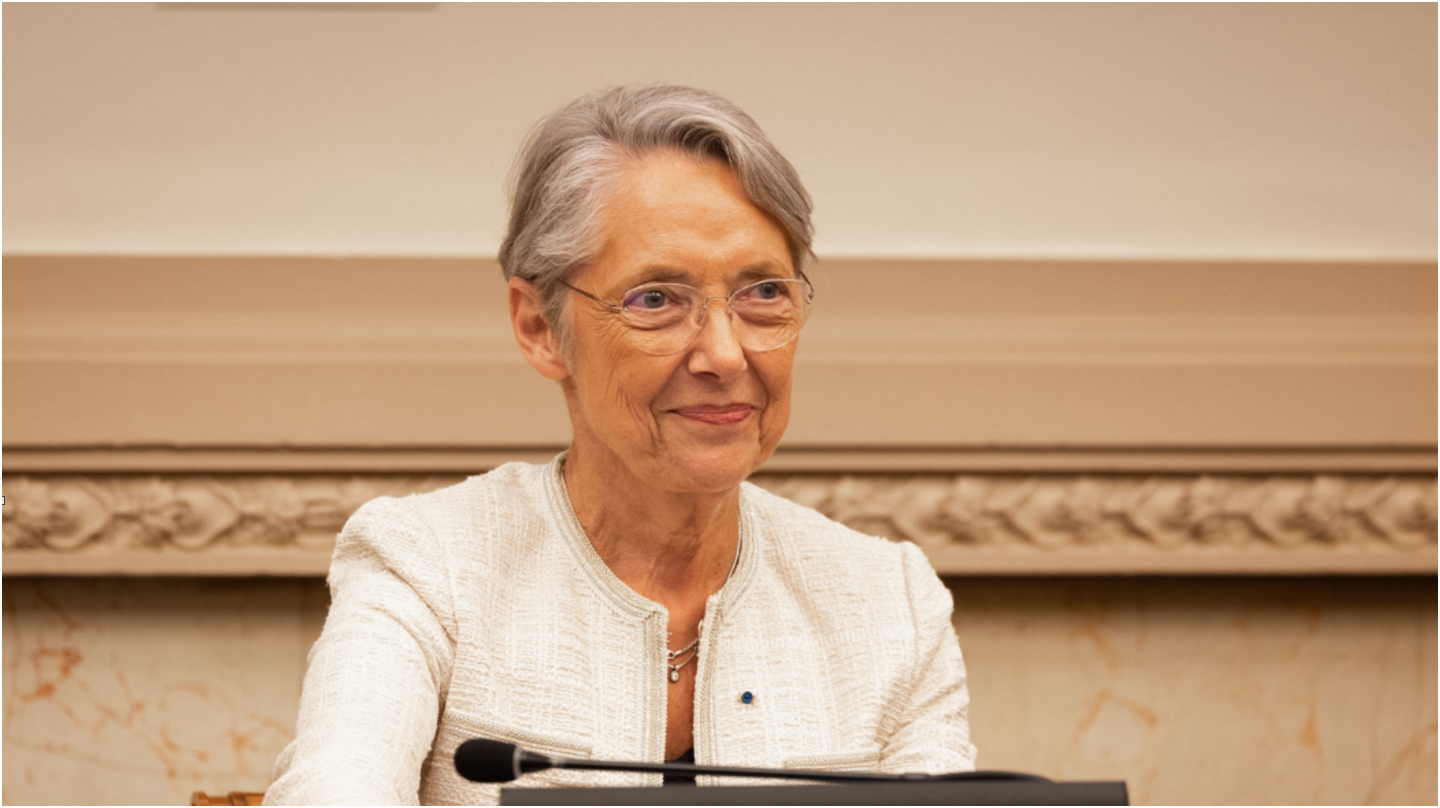 La Première ministre Élisabeth Borne au cours d'un discours