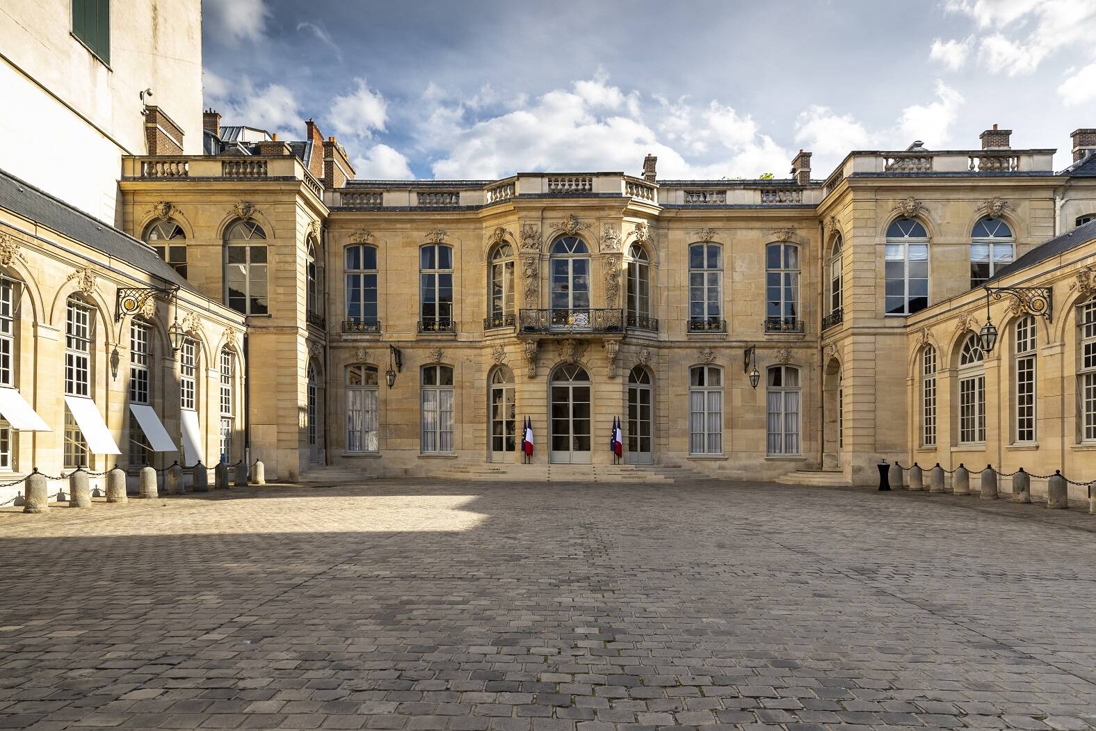 Cour d'honneur de l'hôtel de Matignon